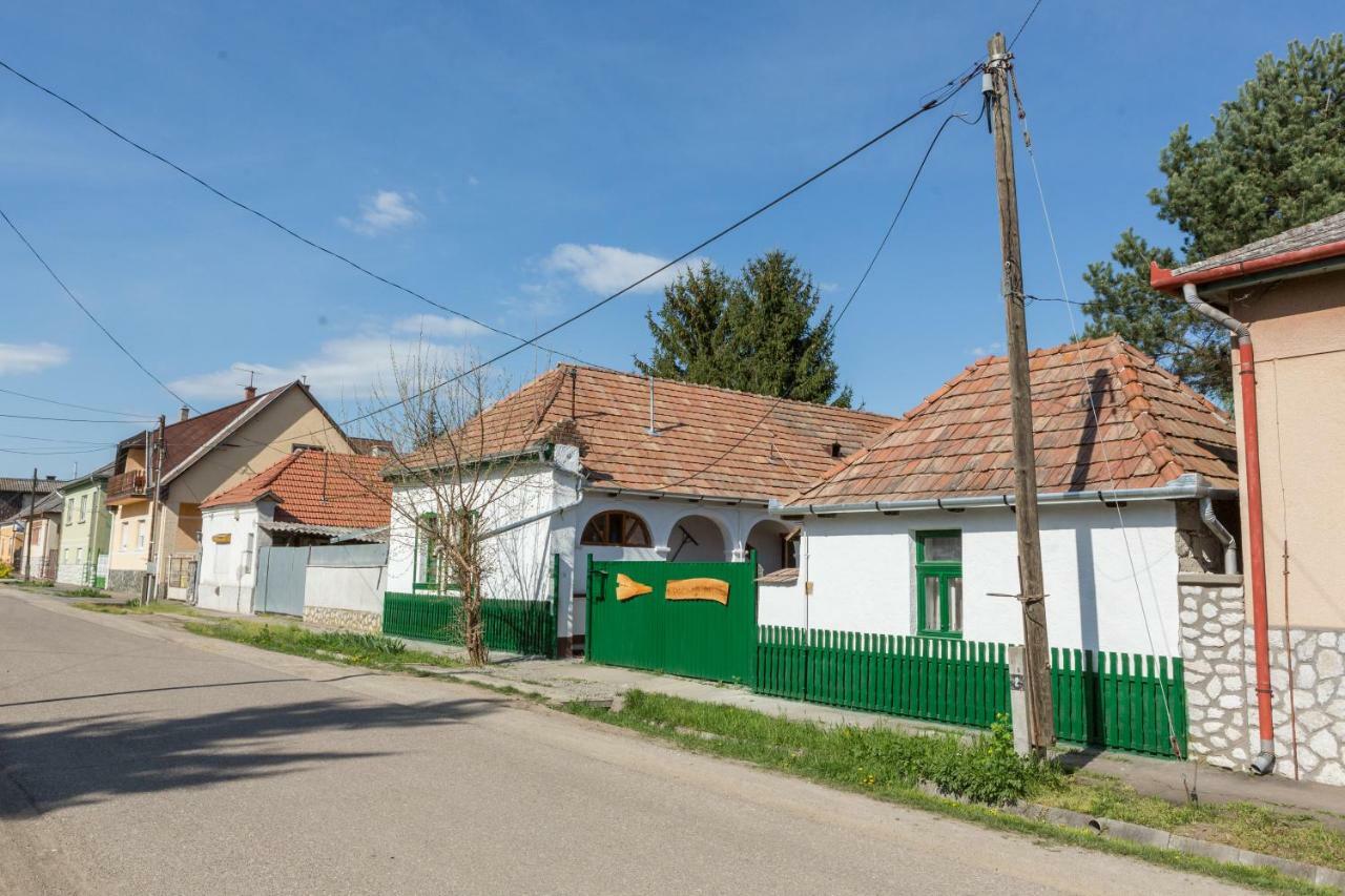 Gadoros Vendeghaz Hotel Egerszalok Exterior photo